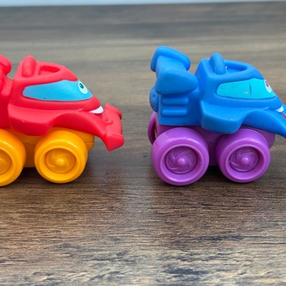 Vintage 2005 Hasbro Tonka Lot Chuck & Friends Plastic Sports Race Cars Red Blue - Picture 4 of 10